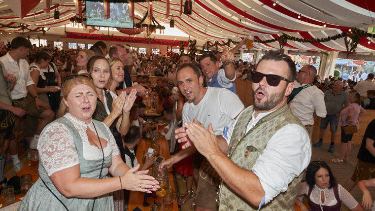Die Partybilder vom Samstag, 15. August, aus dem Festzelt Lechner. Die Partybilder vom Samstag, 15. August, aus dem Festzelt Lechner.