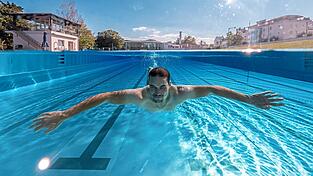 Noch bis einschließlich 13. September hat das Freibad geöffnet und Schwimmer können im Freien ihre Bahnen ziehen. Noch bis einschließlich 13. September hat das Freibad geöffnet und Schwimmer können im Freien ihre Bahnen ziehen.