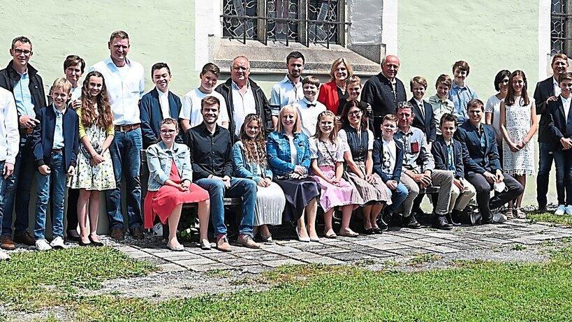 Die zweite Gruppe der Firmlinge. Die zweite Gruppe der Firmlinge.