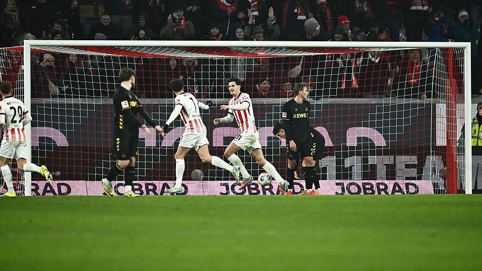 Trifft derzeit wie am Flie&szlig;band: Freiburgs Igor Matanovic (2.v.r.).