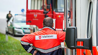 Ein Feuer brach in der Fahrerkabine eines Kleintransporters aus.