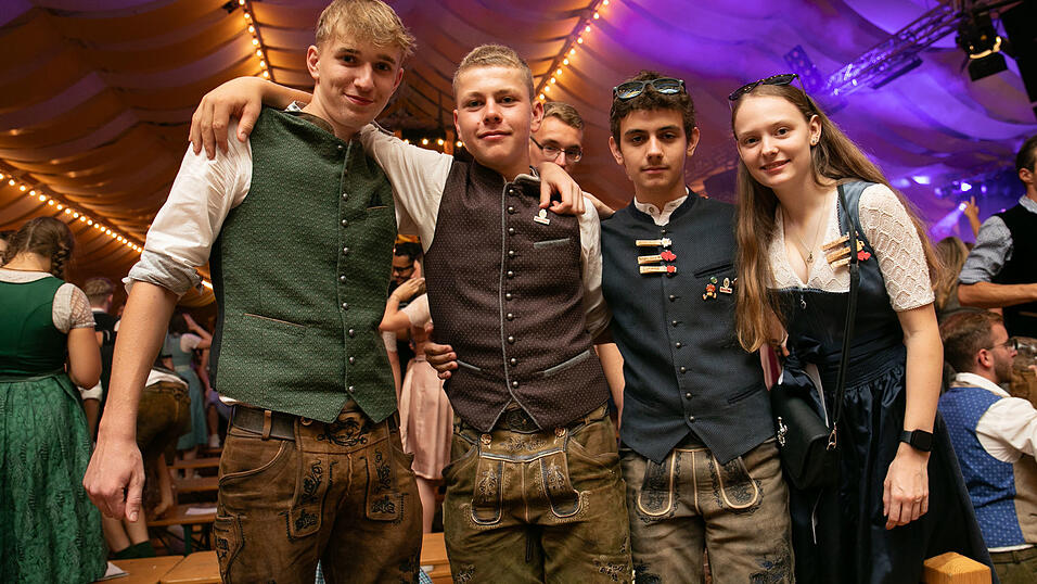 Die Partybilder vom Montag, 18. August, aus dem Festzelt Nothaft. Die Partybilder vom Montag, 18. August, aus dem Festzelt Nothaft.