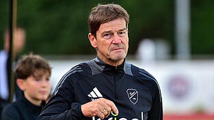 Seebach-Coach Wolfgang Beller ist am Samstag vom FC Augsburg zum Jubiläum „10 Jahre Euro-League“ eingeladen. Daher wurde die Heimpartie gegen den FC Kosova Regensburg auf Sonntag verschoben.