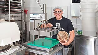 Jarno Hutterer erf&uuml;llt sich einen Lebenstraum, als er seine Garage in eine hofeigene Backstube umfunktioniert. Nun will er die R&auml;umlichkeiten regelm&auml;&szlig;ig nutzen - weil er das B&auml;ckerhandwerk vermisst.