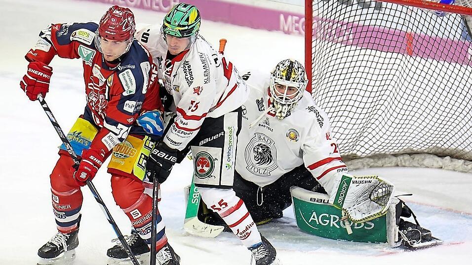 Wie gegen Bad T&ouml;lz hatten es die Deggendorfer - hier Jaroslav Hafenrichter (in rot) - auch in Lindau nicht einfach vor dem gegnerischen Tor, doch erzielten sie sechs Treffer.