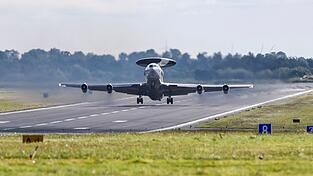 Die derzeitigen Awacs-Flugzeuge der Nato sollen ab 2035 ausgetauscht werden. (Archivbild)