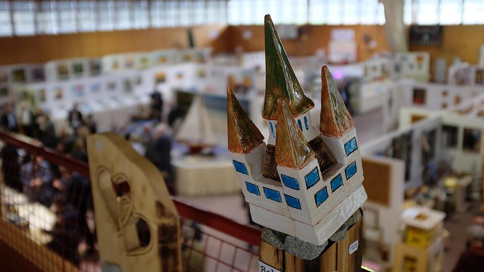 Auf der 800 Quadratmeter gro&szlig;en Ausstellungsfl&auml;che in der Mehrzweckturnhalle werden an diesem Wochenende k&uuml;nstlerische, praktische, kuriose und einzigartige St&uuml;cke gezeigt.