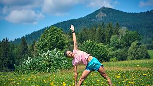 Die Yogatage unterm Osser laden Einheimische und G&auml;ste zu vier Tagen voller Yoga, Meditation und Pilates an au&szlig;ergew&ouml;hnlichen Kraftorten ein.