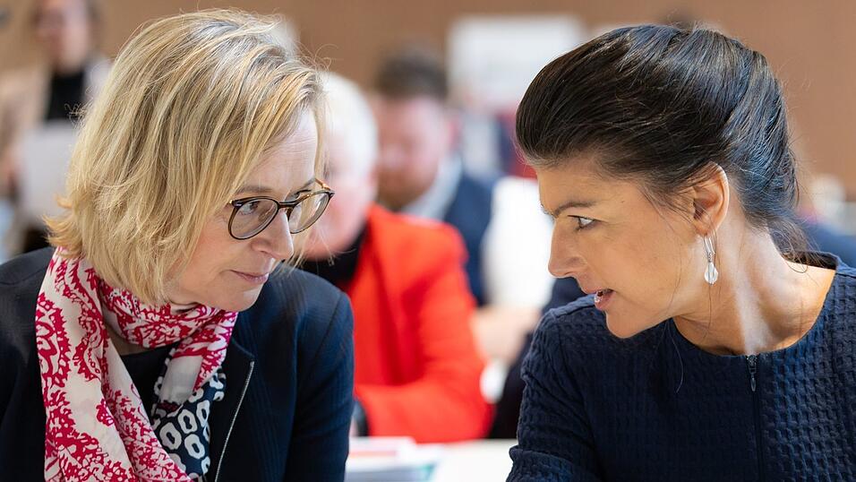 Im Dezember 2024 herrschte noch Einigkeit zwischen Sahra Wagenknecht und Katja Wolf. (Archivbild) Im Dezember 2024 herrschte noch Einigkeit zwischen Sahra Wagenknecht und Katja Wolf. (Archivbild)