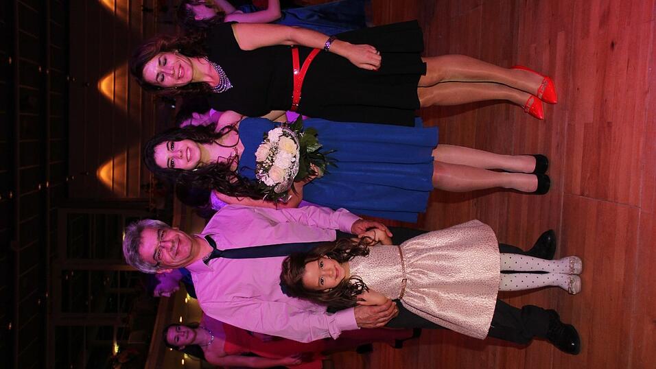 Die Bilder vom Abschlussball der Tanzschule Seidel in der Fraunhofer-Halle am 28. November. Die Bilder vom Abschlussball der Tanzschule Seidel in der Fraunhofer-Halle am 28. November.