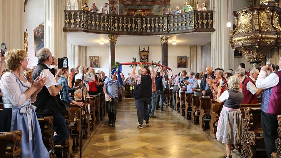 Zwei Jahre bleibt die Kerze in der Wallfahrtskirche stehen.