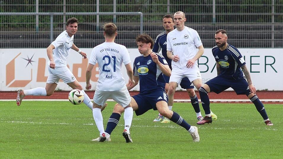 Alles reinhauen: Die &bdquo;Spiele&ldquo; um Robin Oswald (3.v.l.) muss in Seebach ans Leistungsmaximum gehen, um Punkte zu entf&uuml;hren. Der TSV ist aktuell das formst&auml;rkste Team der Liga.