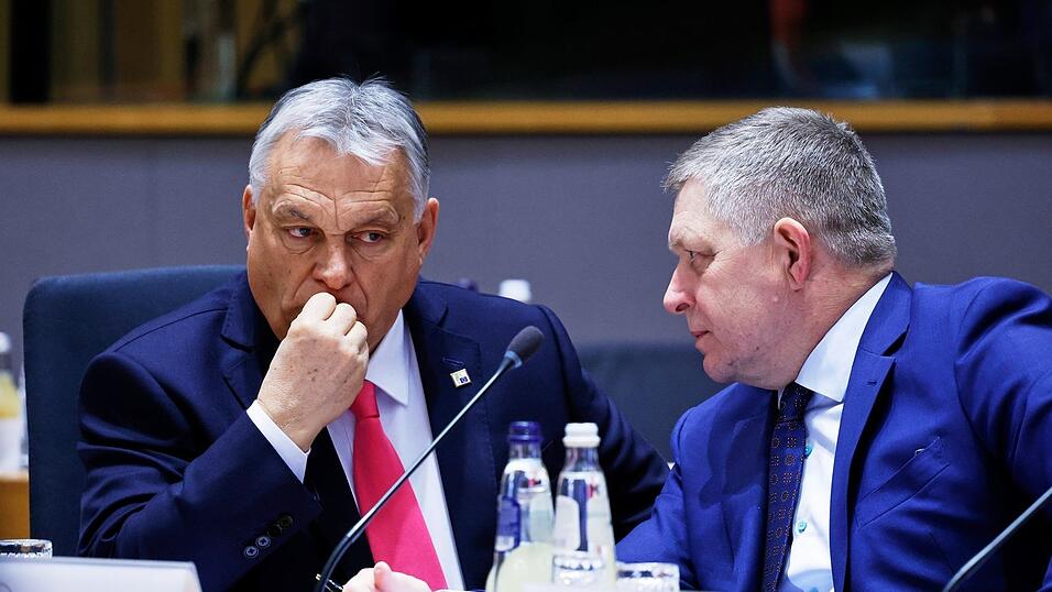 Ungarns Ministerpr&auml;sident Viktor Orban (l) und der slowakische Ministerpr&auml;sident Robert Fico blockierten gemeinsam die neuen EU-Sanktionen gegen Russland. (Archivbild)