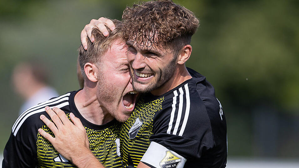 Simbachs Kapitän Tobias Lieb (r.) sorgte mit seinem Tor in der 82. Minute für den Ausgleich, doch am Ende blieb der FC-DJK ohne Punkte. Simbachs Kapitän Tobias Lieb (r.) sorgte mit seinem Tor in der 82. Minute für den Ausgleich, doch am Ende blieb der FC-DJK ohne Punkte.