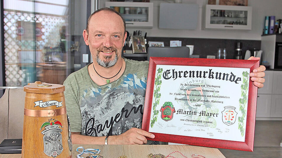 Vielfach gew&uuml;rdigt wurden die Verdienste vom 'Moare' um die Mainburger Narrhalla - dabei war er am Anfang eigentlich eher ein Faschingsmuffel.