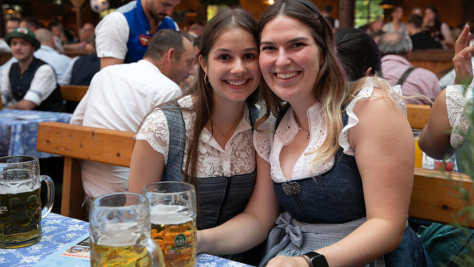 Die Partybilder vom Montag, 11. August, aus dem Festzelt Wenisch. Die Partybilder vom Montag, 11. August, aus dem Festzelt Wenisch.