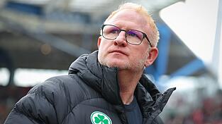F&uuml;rths Trainer Heiko Vogel freut sich auf die R&uuml;ckrunde. (Archivbild)