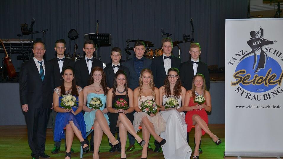 Die Bilder vom Abschlussball der Tanzschule Seidel in der Fraunhofer-Halle am 28. November. Die Bilder vom Abschlussball der Tanzschule Seidel in der Fraunhofer-Halle am 28. November.