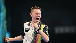 Darts-Profi Ricardo Pietreczko (hier im Bild) steht mit Martin Schindler im Viertelfinale der Team-WM. Darts-Profi Ricardo Pietreczko (hier im Bild) steht mit Martin Schindler im Viertelfinale der Team-WM.