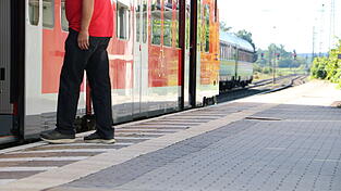 Mit dem MVV-Beitritt würde etwa die Bahnfahrt zwischen Neufahrn und Landshut nur noch zwei Euro statt 9,70 Euro kosten. 