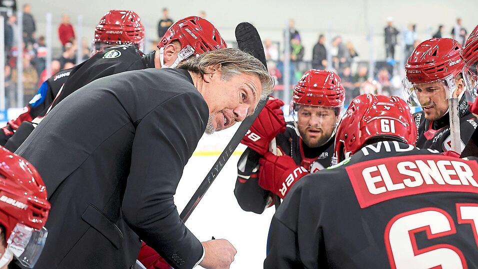 Die richtigen Worte gefunden: Nach der 1:4-Pleite gegen Regensburg und aufkeimender Kritik zeigten die Mannen von EVL-Coach Uwe Krupp in Bad Nauheim (4:1) die prompte Reaktion. „Dass man auch mal einen schlechten Tag hat, ist absolut normal, auch wenn das niemandem gefällt“, sagt der Chefanweiser. Deshalb soll es gegen die Blue Devils Weiden mit den nächsten drei Zählern klappen. Die richtigen Worte gefunden: Nach der 1:4-Pleite gegen Regensburg und aufkeimender Kritik zeigten die Mannen von EVL-Coach Uwe Krupp in Bad Nauheim (4:1) die prompte Reaktion. „Dass man auch mal einen schlechten Tag hat, ist absolut normal, auch wenn das niemandem gefällt“, sagt der Chefanweiser. Deshalb soll es gegen die Blue Devils Weiden mit den nächsten drei Zählern klappen.