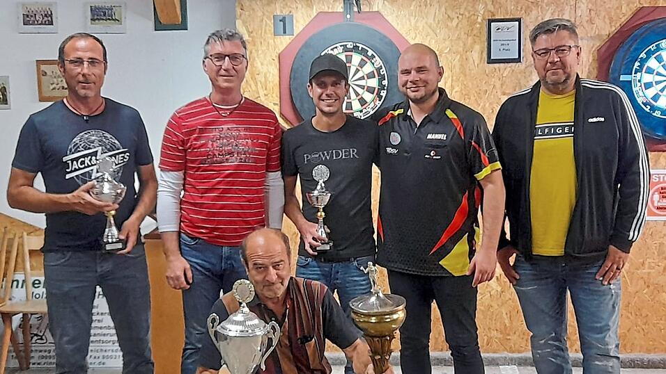 Sie waren erfolgreich: Benjamin Seligo (v.l.), Fritz Zillner, Moritz Obermeier, Manuel Strasser, Jürgen Höcker und Joe Reisinger (vorne). Sie waren erfolgreich: Benjamin Seligo (v.l.), Fritz Zillner, Moritz Obermeier, Manuel Strasser, Jürgen Höcker und Joe Reisinger (vorne).