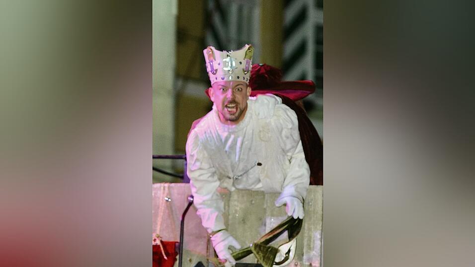 Eindr&uuml;cke von der Gruppe 'blau', die am Freitagabend die Drachenstich-Premiere gespielt hat.