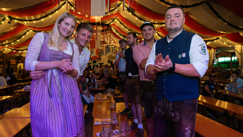 Die Partybilder vom Donnerstag, 17. August 2023, aus dem Festzelt Greindl. Die Partybilder vom Donnerstag, 17. August 2023, aus dem Festzelt Greindl.