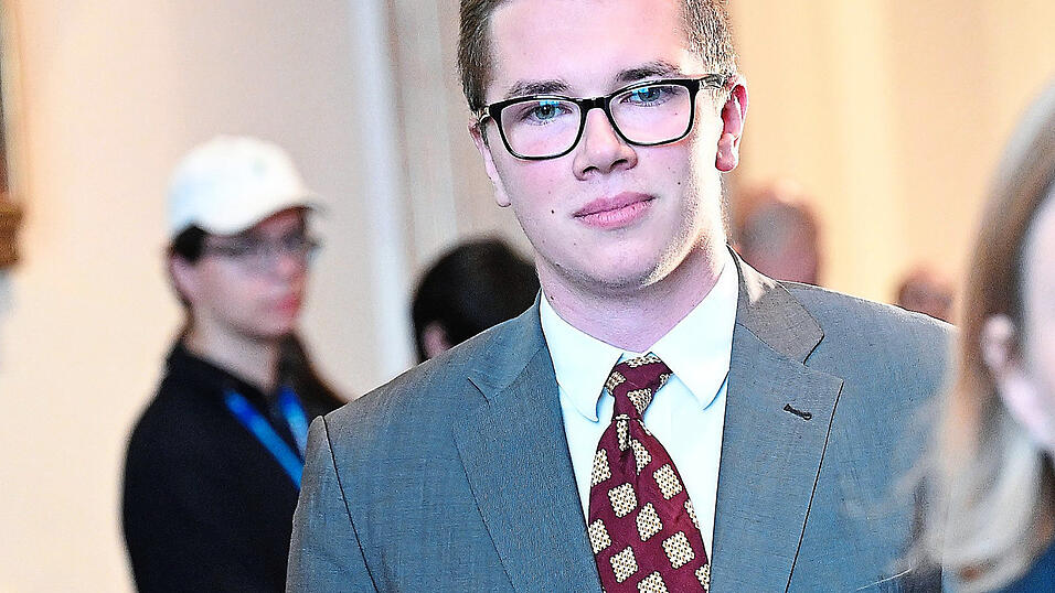 Der AfD-Landtagsabgeordnete Daniel Halemba ist Mitglied der Burschenschaft 'Teutonia Prag zu Würzburg', die nun vom Verfassungsschutz beobachtet wird. Der AfD-Landtagsabgeordnete Daniel Halemba ist Mitglied der Burschenschaft 'Teutonia Prag zu Würzburg', die nun vom Verfassungsschutz beobachtet wird.