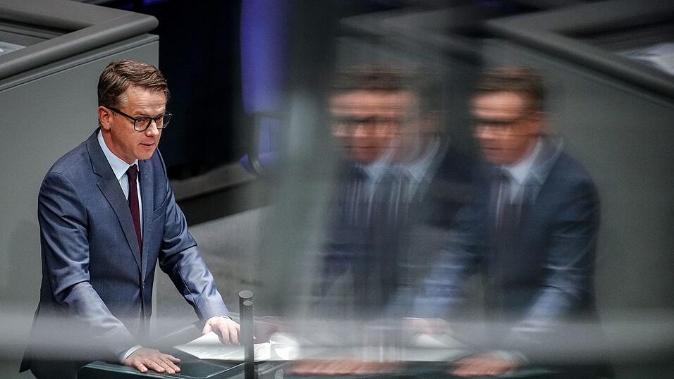 Gesundheitsminister Carsten Linnemann (CDU) dankte auch seinen Vorgängern für die Vorarbeiten zur Notfallreform. Gesundheitsminister Carsten Linnemann (CDU) dankte auch seinen Vorgängern für die Vorarbeiten zur Notfallreform.