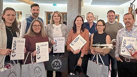 Langj&auml;hrige Mitglieder wurden f&uuml;r ihre Treue zum Verein ausgezeichnet.