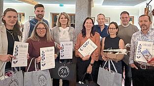 Langjährige Mitglieder wurden für ihre Treue zum Verein ausgezeichnet. Langjährige Mitglieder wurden für ihre Treue zum Verein ausgezeichnet.