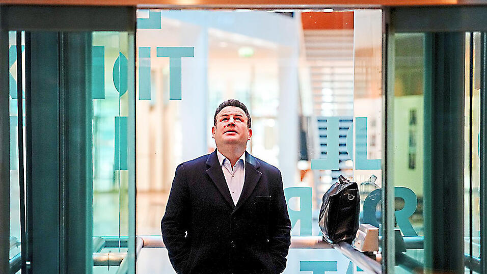 Der gesch&auml;ftsf&uuml;hrende Bundesarbeitsminister Hubertus Heil kommt am Montag in Berlin zur Fortsetzung der Koalitionsverhandlungen von Union und SPD am Willy-Brandt-Haus an.