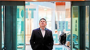 Der gesch&auml;ftsf&uuml;hrende Bundesarbeitsminister Hubertus Heil kommt am Montag in Berlin zur Fortsetzung der Koalitionsverhandlungen von Union und SPD am Willy-Brandt-Haus an.