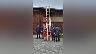Nina Seidl gab ihre Zusage zum Amt der Patenbraut. Nina Seidl gab ihre Zusage zum Amt der Patenbraut.