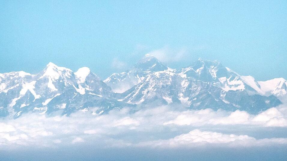 Ein Blick auf dem Flugzeug auf den Mount-Everest. (Foto Archiv)