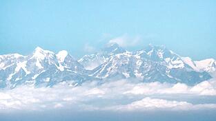 Ein Blick auf dem Flugzeug auf den Mount-Everest. (Foto Archiv)