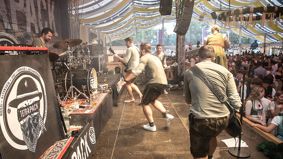 Die Partybilder vom Samstag, 16. August, aus dem Festzelt Reisinger. Die Partybilder vom Samstag, 16. August, aus dem Festzelt Reisinger.
