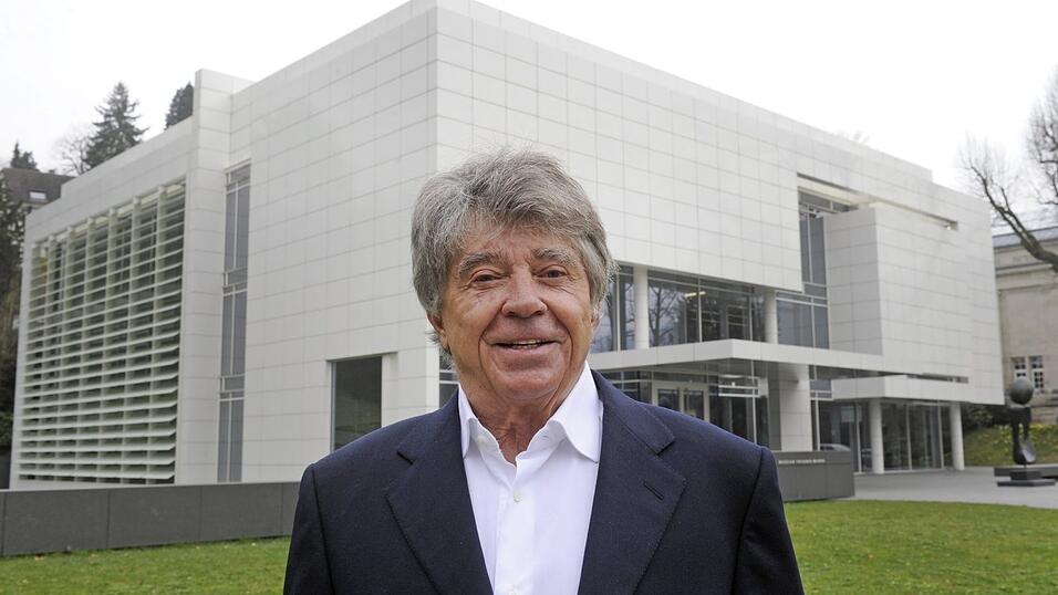 Frieder Burda vor seinem Museum in Baden-Baden
