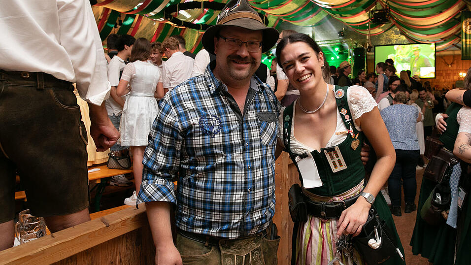 Die Partybilder vom Sonntag, 17. August, aus dem Festzelt Weckmann. Die Partybilder vom Sonntag, 17. August, aus dem Festzelt Weckmann.