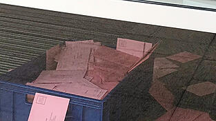 Bei den Stichwahlen wird nur mehr per Briefwahl gew&auml;hlt. Die Folge: &uuml;bef&uuml;llte Briefk&auml;sten in den Gemeinden.