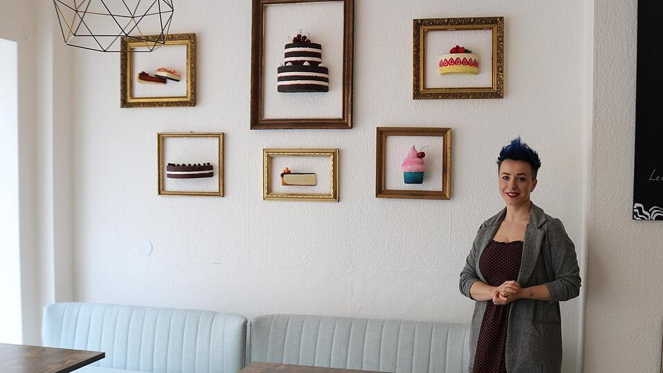 Kathi Moravčíková eröffnet in der Chamer Hafnerstraße eine Kuchen-Bar. Dort wird es neben deutschen Klassikern auch Torten und Kuchen aus anderen Ländern geben. Kathi Moravčíková eröffnet in der Chamer Hafnerstraße eine Kuchen-Bar. Dort wird es neben deutschen Klassikern auch Torten und Kuchen aus anderen Ländern geben.