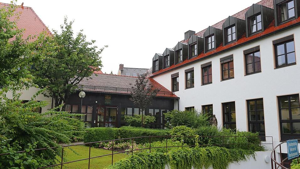 Das Verwaltungsgericht in Augsburg hat ein Nutzungsverbot für ein Flüchtlingsheim im Allgäu abgelehnt. (Archivbild)