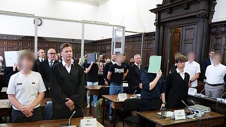Die Angeklagten der &bdquo;Letzten Verteidigungswelle&ldquo; sind zu Haftstrafen zwischen anderthalb und f&uuml;nf Jahren verurteilt worden.
