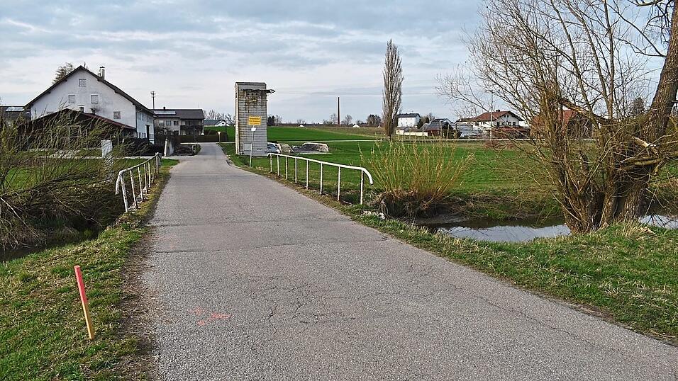 Auch der Geh- und Radweg zu den Sportanlagen soll heuer gebaut werden - hier beim Querungspunkt der Brücke von Rampoldsdorf. Auch der Geh- und Radweg zu den Sportanlagen soll heuer gebaut werden - hier beim Querungspunkt der Brücke von Rampoldsdorf.