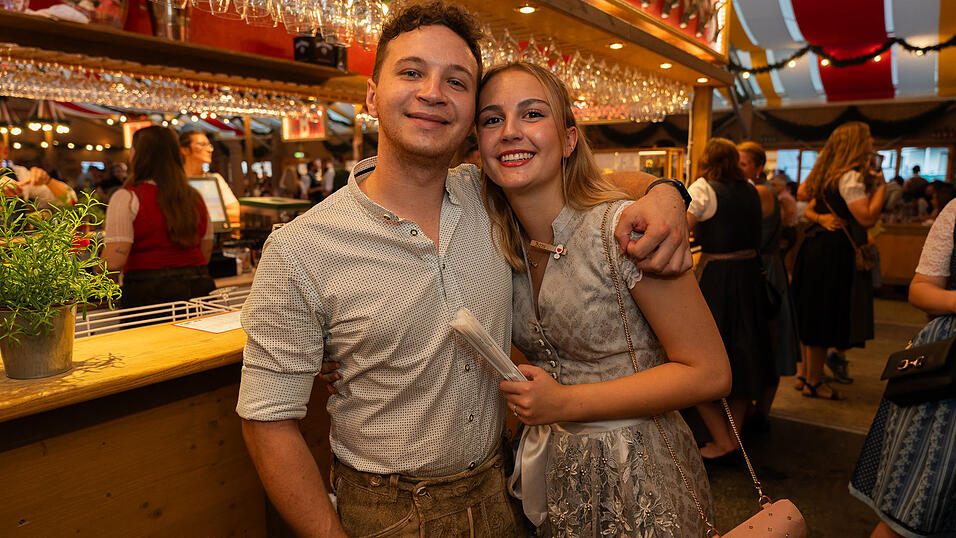 Die Partybilder vom Samstag, 19. August 2023, aus dem Festzelt Krönner. Die Partybilder vom Samstag, 19. August 2023, aus dem Festzelt Krönner.