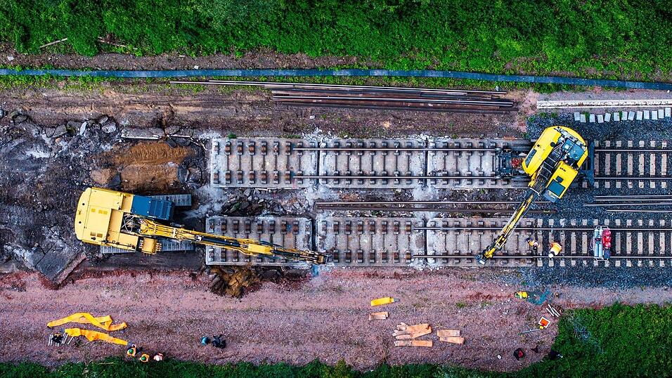 Die marode Infrastruktur belastet das System Bahn seit Jahren. In den kommenden Jahren muss daher viel gebaut werden - wie hier auf der Strecke zwischen Hamburg und Berlin. (Archivbild) Die marode Infrastruktur belastet das System Bahn seit Jahren. In den kommenden Jahren muss daher viel gebaut werden - wie hier auf der Strecke zwischen Hamburg und Berlin. (Archivbild)