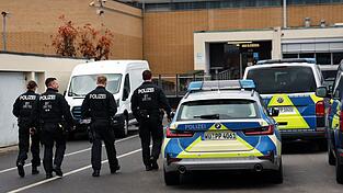 Im Gefängnis in Aschaffenburg soll ein Mitarbeiter von einem Insassen bedroht worden sein. Im Gefängnis in Aschaffenburg soll ein Mitarbeiter von einem Insassen bedroht worden sein.