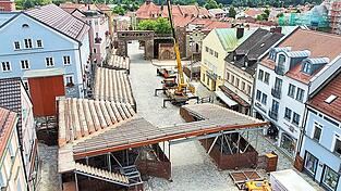 Der Aufbau läuft auf Hochtouren. Der Sand soll am Donnerstag kommen. Für Dienstagabend war die erste Probe angesetzt. Der Aufbau läuft auf Hochtouren. Der Sand soll am Donnerstag kommen. Für Dienstagabend war die erste Probe angesetzt.