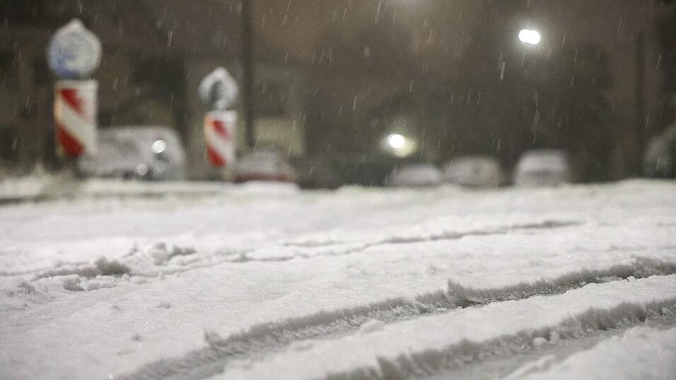 In der Nacht zu Donnerstag hat es in einigen Regionen weiter geschneit. In der Nacht zu Donnerstag hat es in einigen Regionen weiter geschneit.